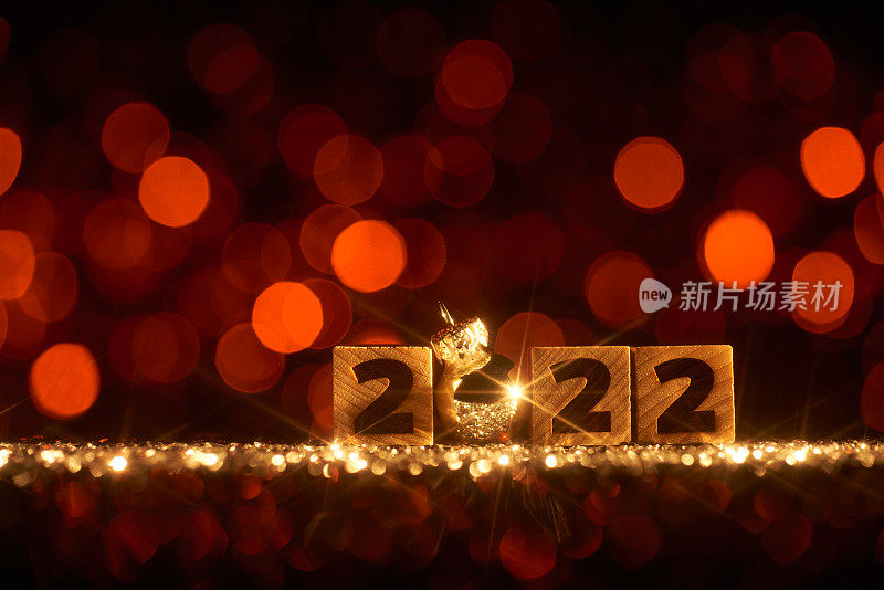 快乐新年2022 -圣诞背景红色派对庆祝木立方